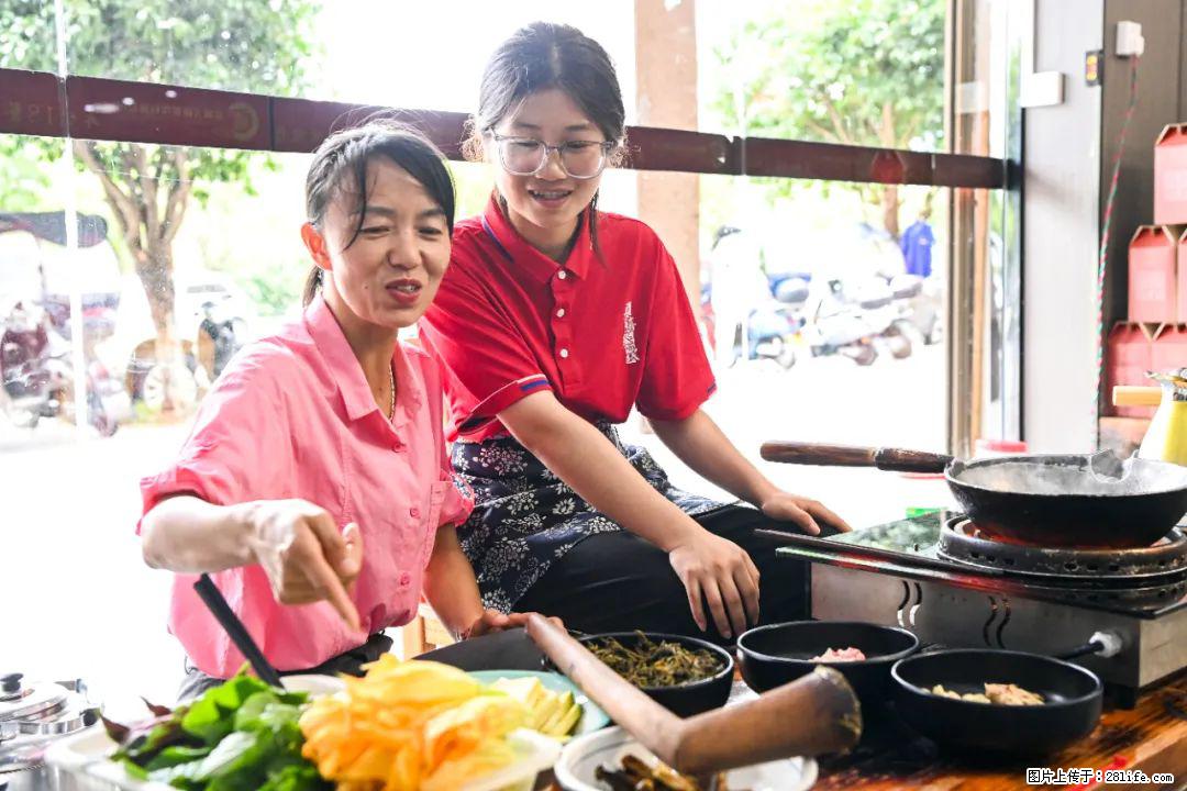 全网追的“扁担女孩”，找了一份暑假工，时薪12元 - 景德镇生活资讯 - 景德镇28生活网 jdz.28life.net